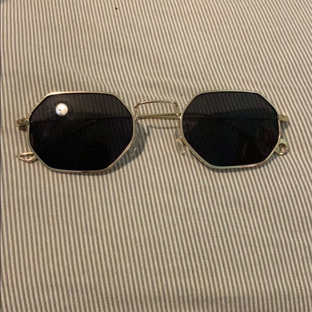 Princess Polly Hexagon sunglasses